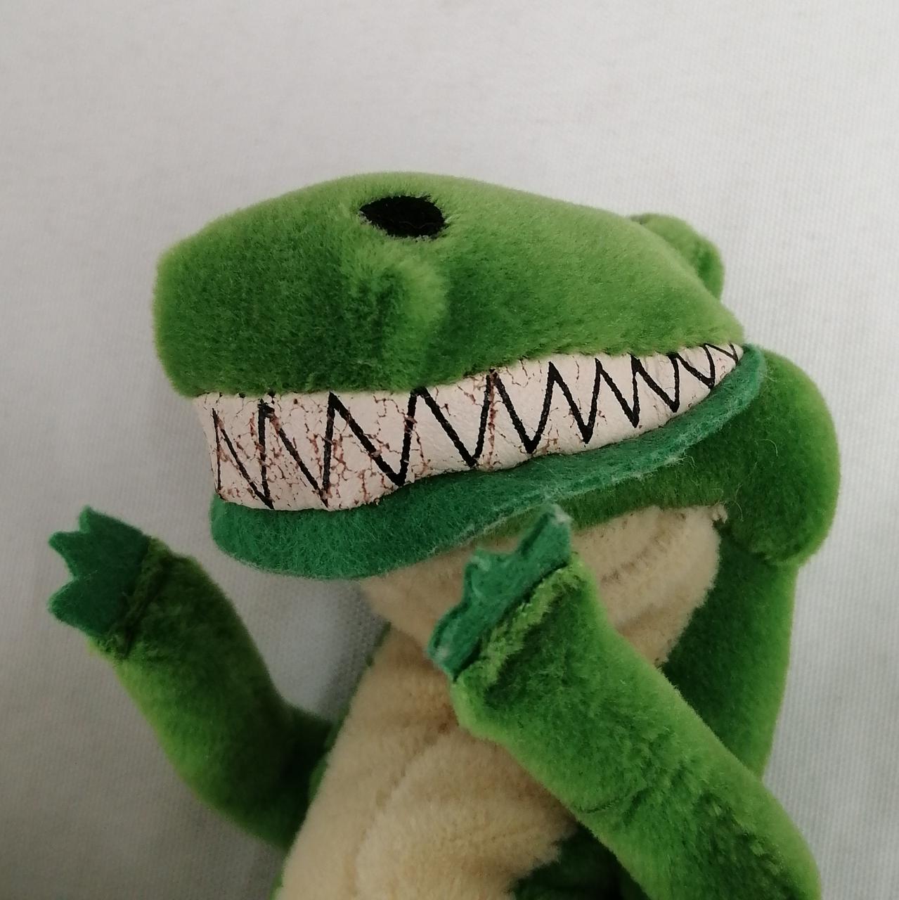 劣化による塗装剥がれや毛玉あり