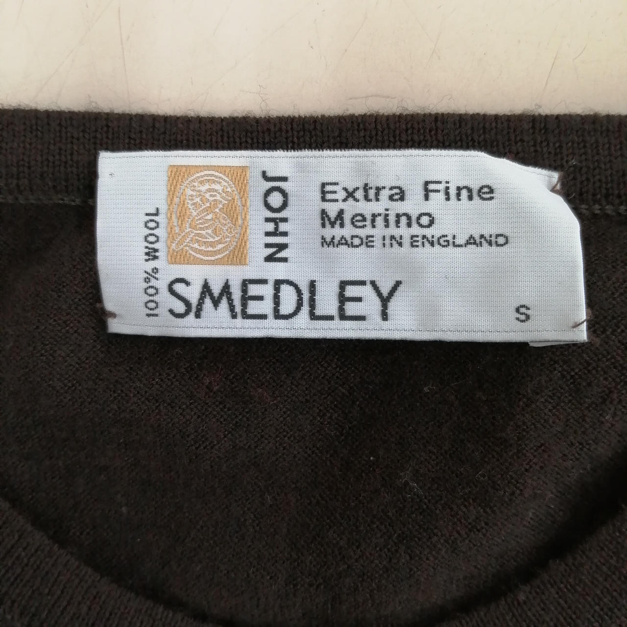 タグ左上取れてます。