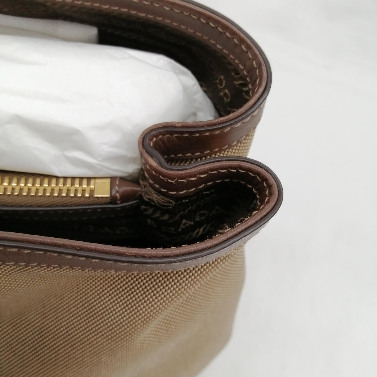 縁所々に白い変色？あり