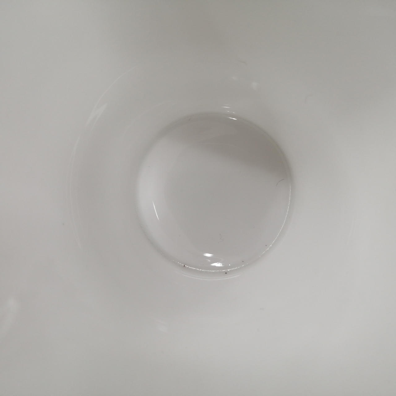 すべてのカップにこの様な黒い点あり