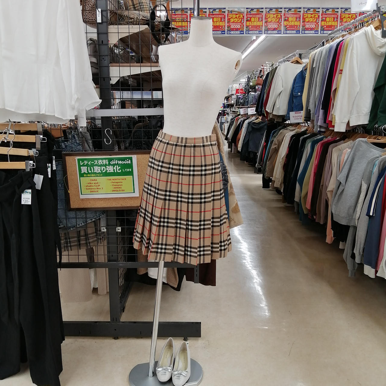 マネキン163cm
膝丈位です。