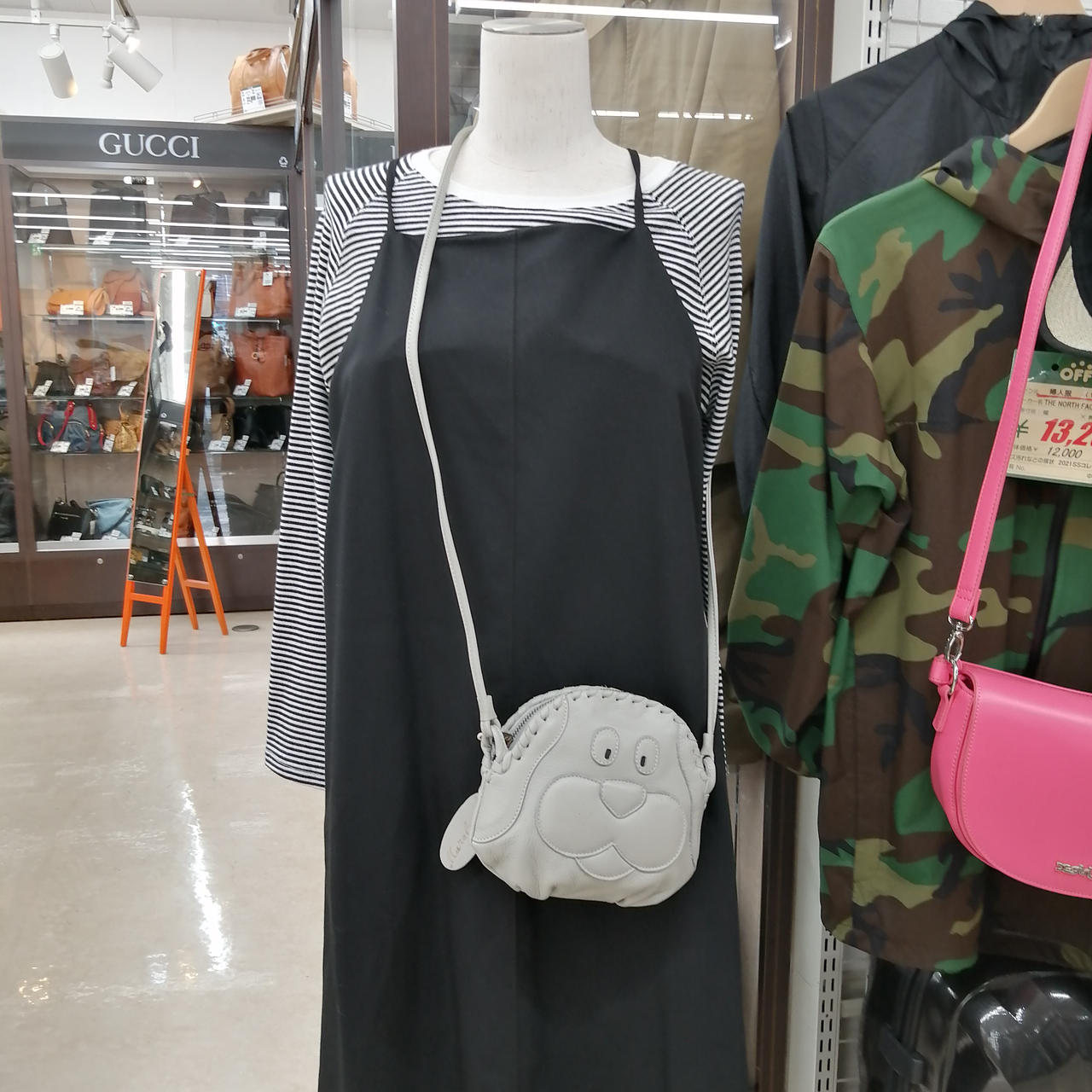 マネキンの服は商品に含まれません