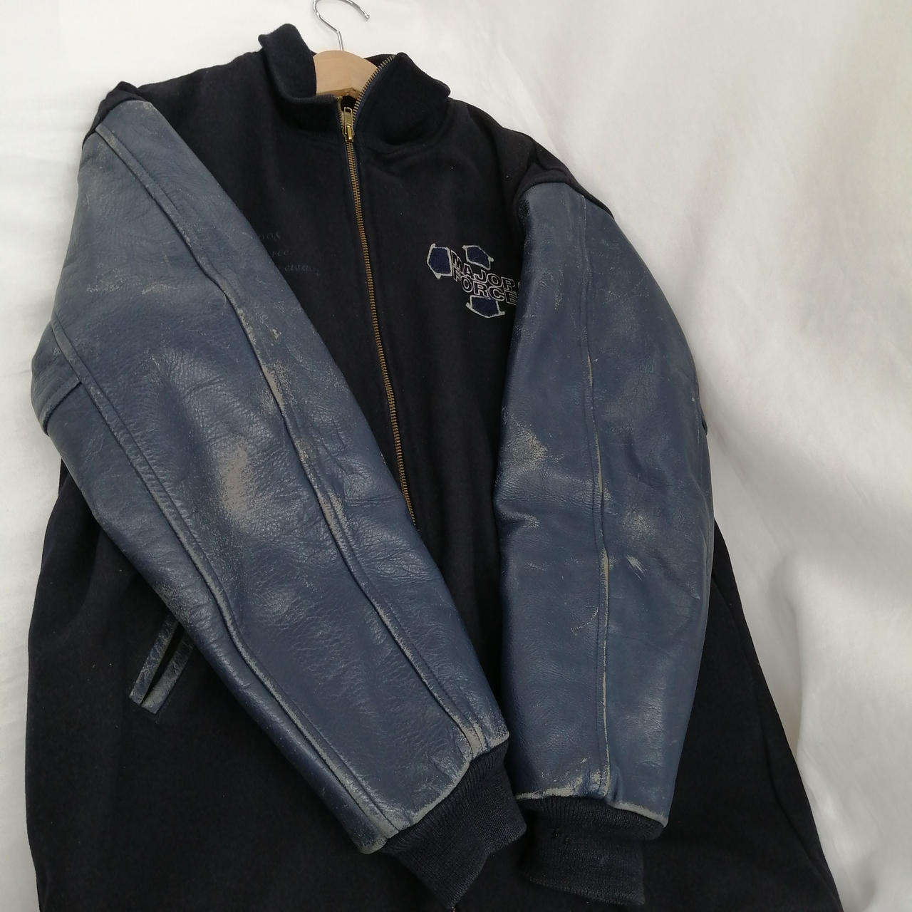 激しく擦れてます。