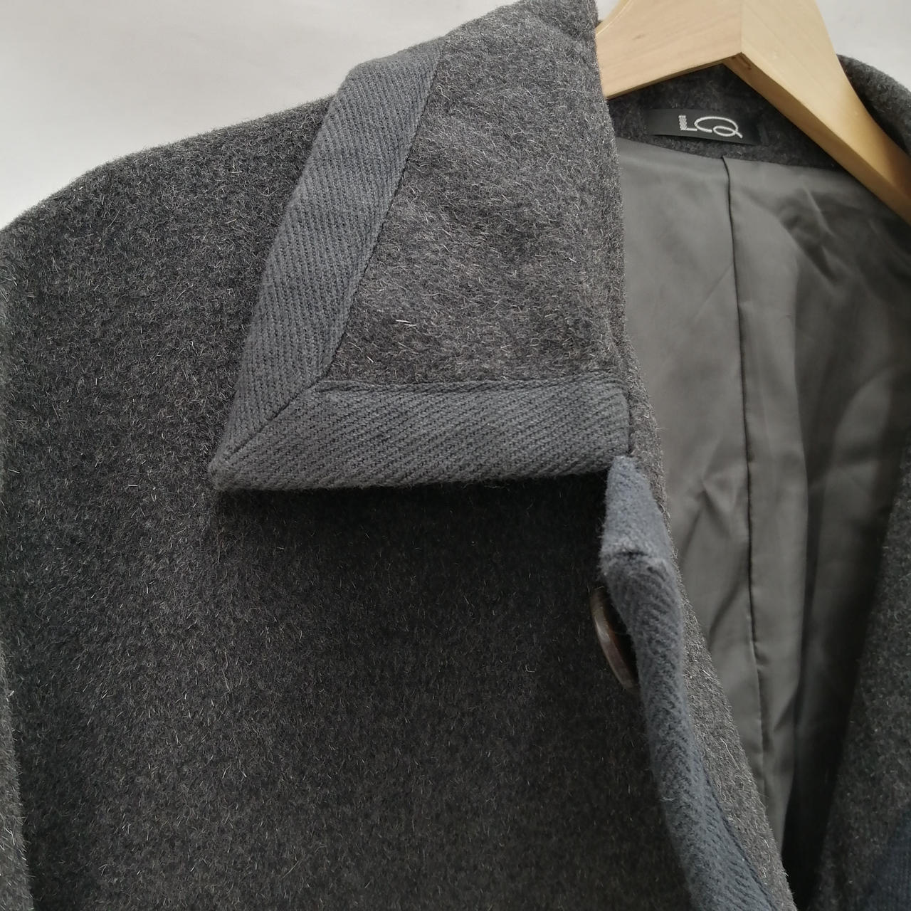 縁は白く変色してます。