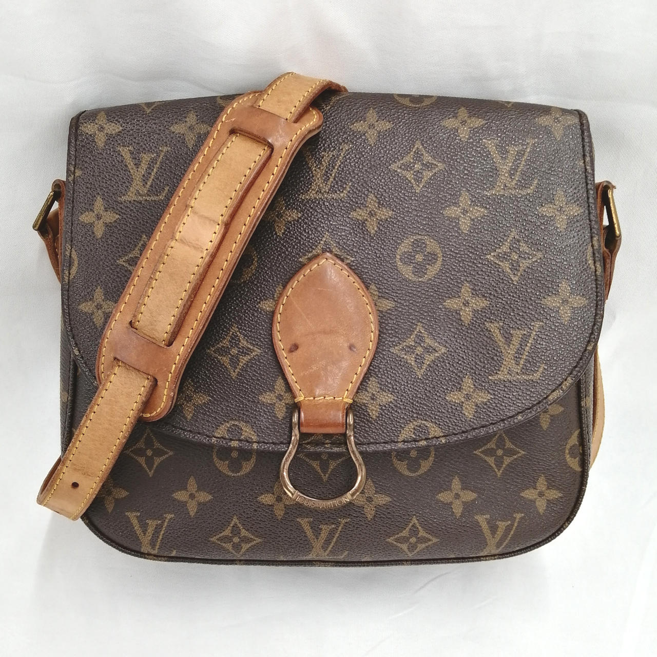 全体的にキズ、汚れ、ヒビ割れ等あり