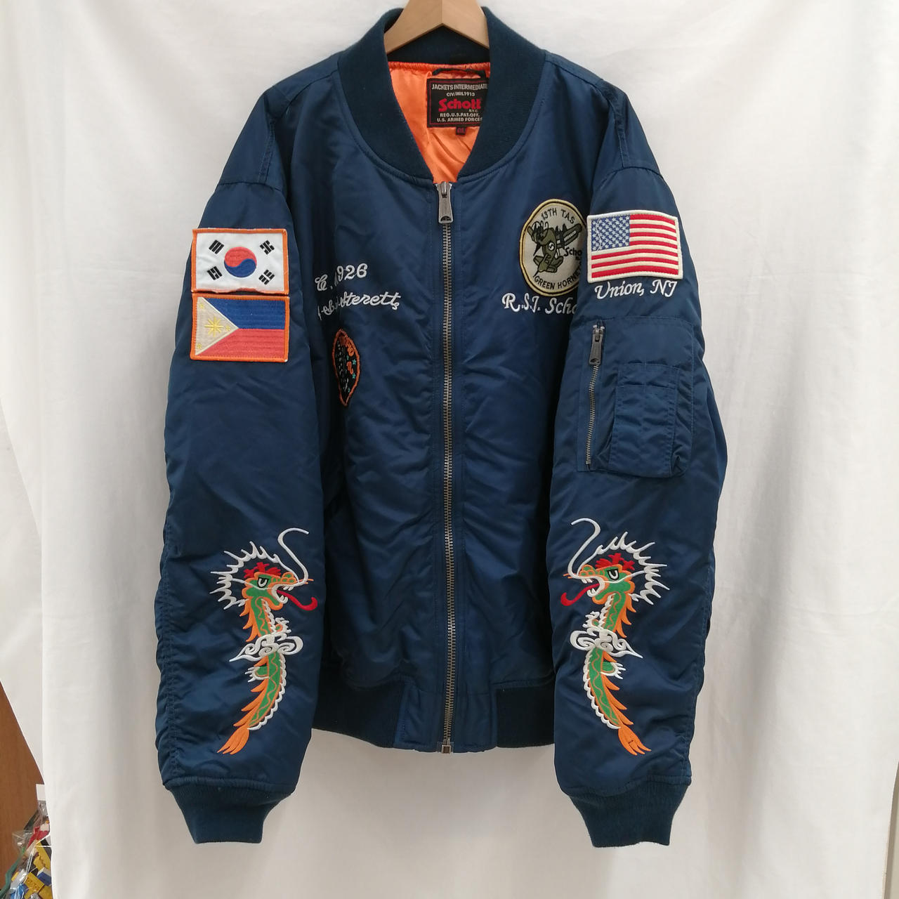 ワッペンと刺繍　汚れ・毛羽立ちあり