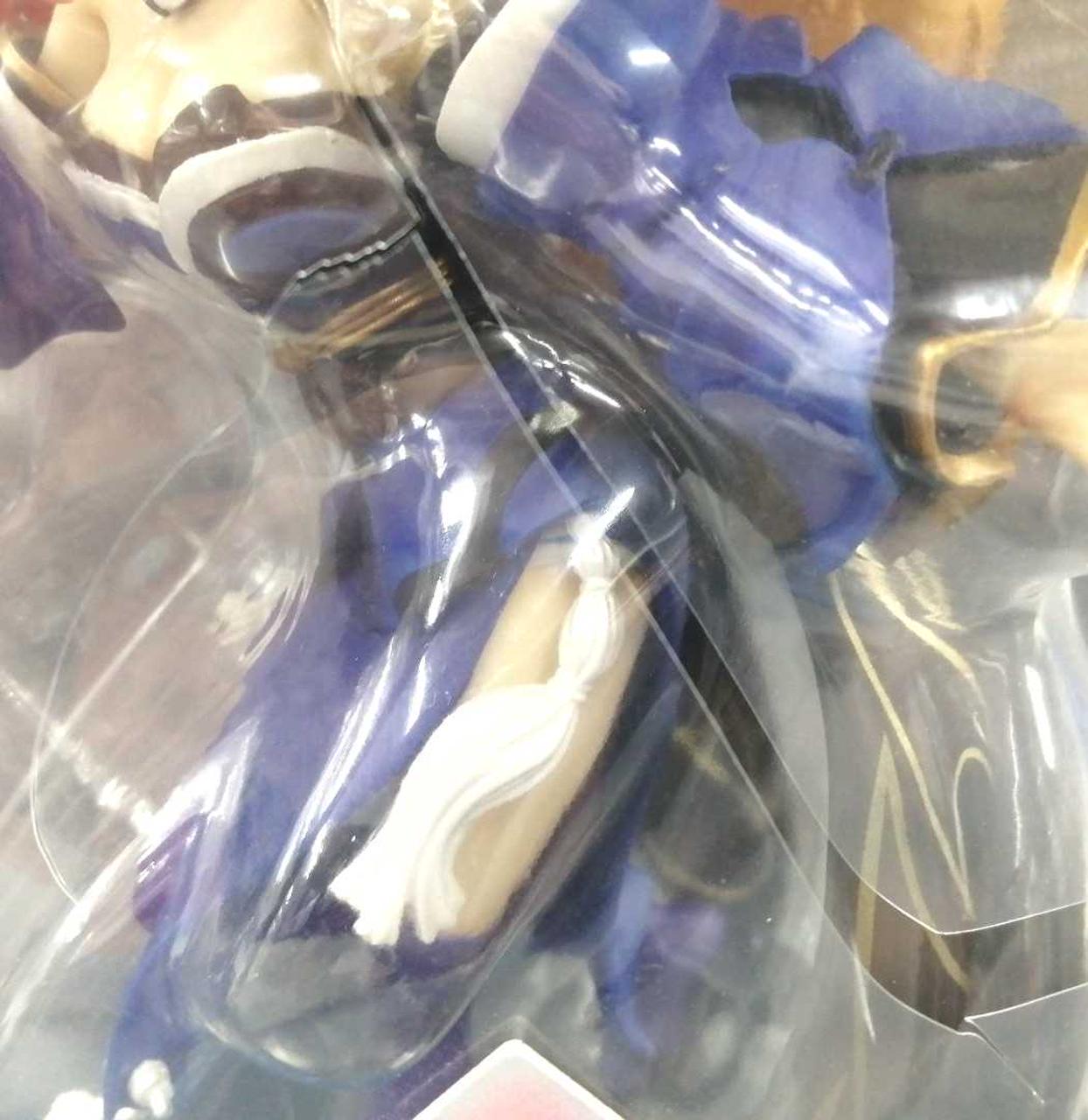 プラスチック部分ひび割れあり。