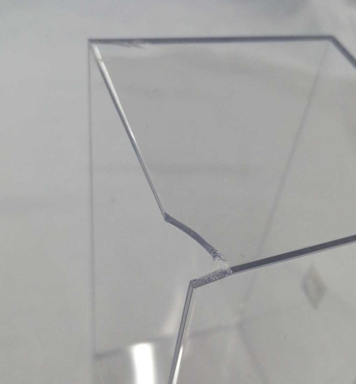 クリアケース、傷割れあり