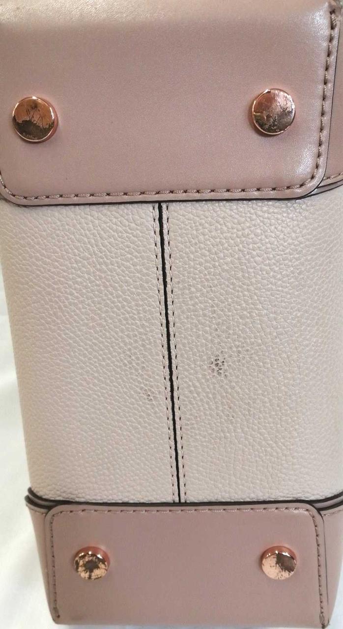 汚れあり　底部分の金属部分剥がれあり。