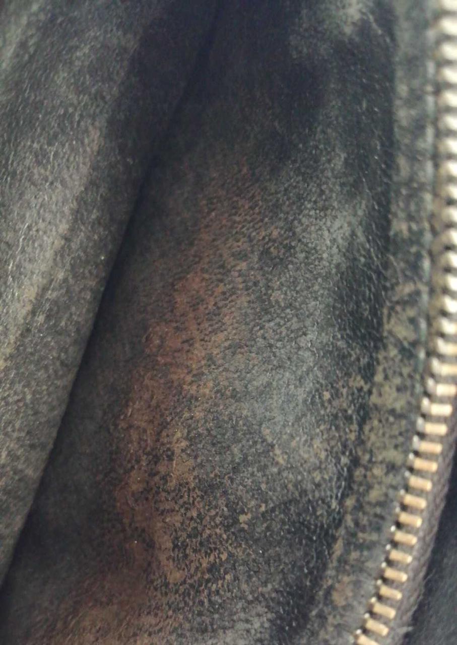 小銭入れは、汚れあります