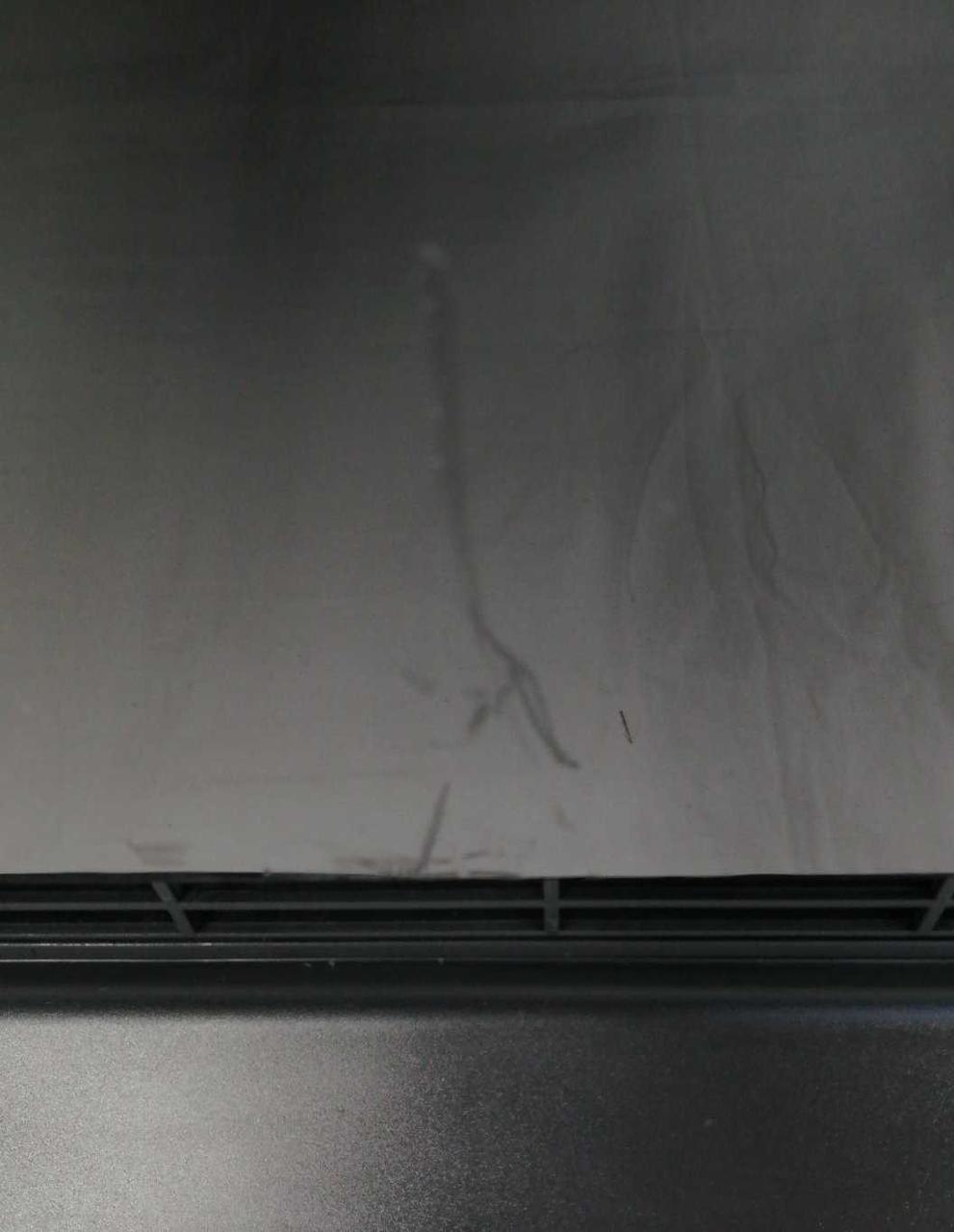 前面、キズあります