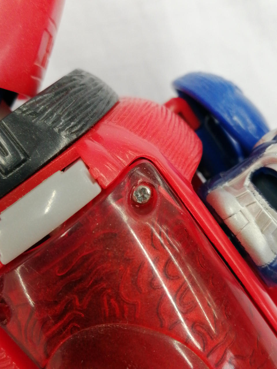 ネジ穴潰れてる為、電池交換できません