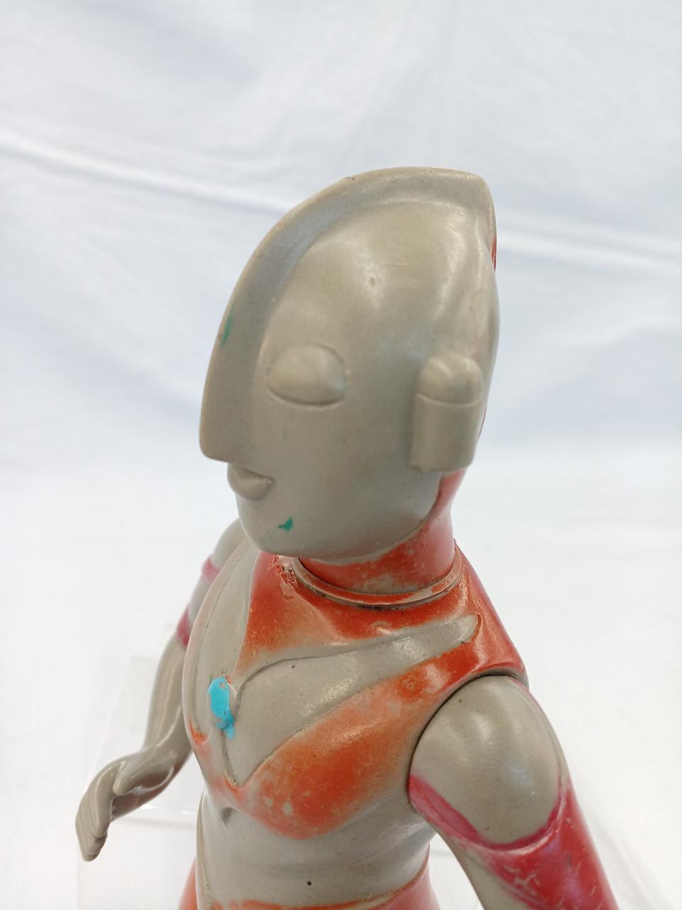 カプセル耳が特徴的な1期のモデルです