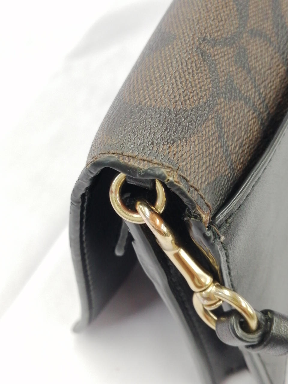 折り目部分、破れ、劣化あり、金具変色あり