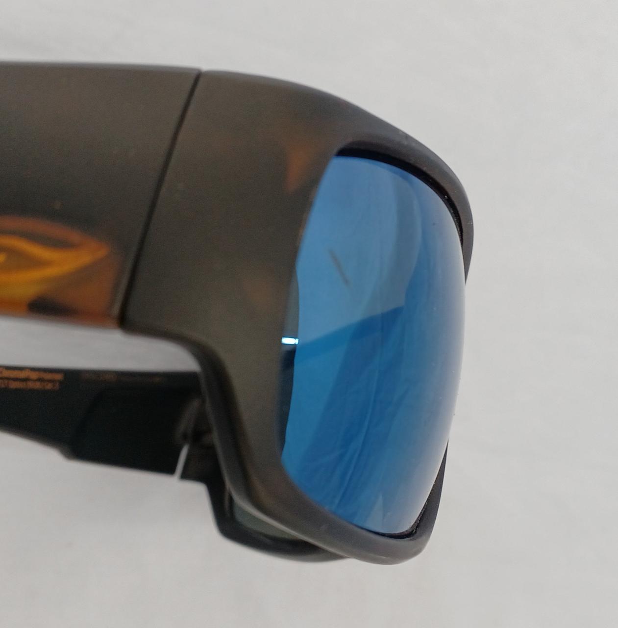 ガラス部分にキズあり