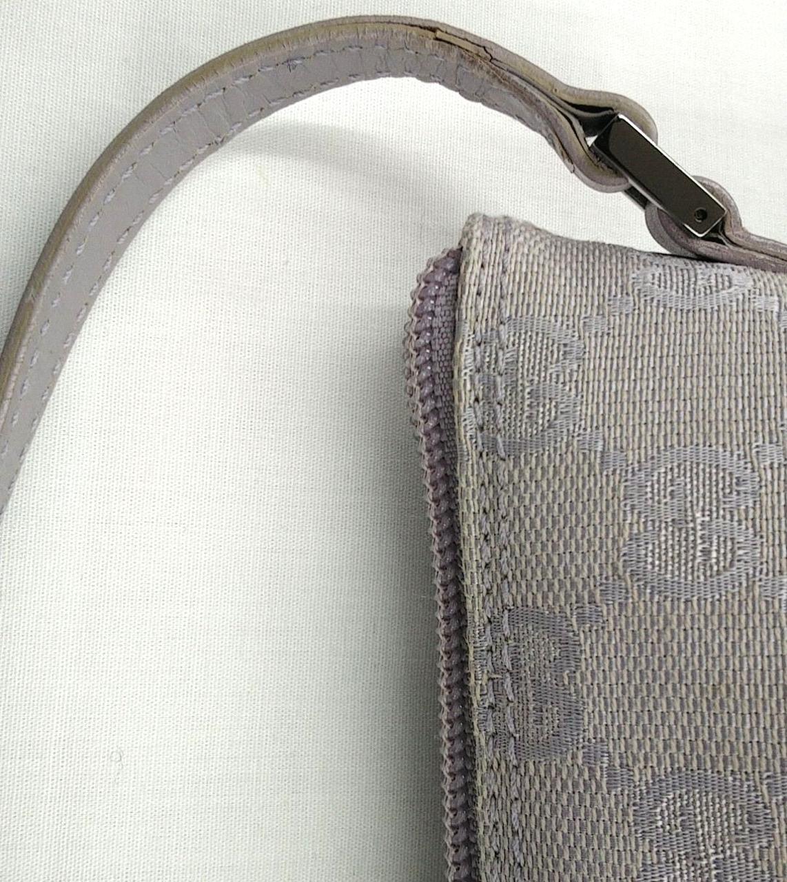 革剥がれあり。