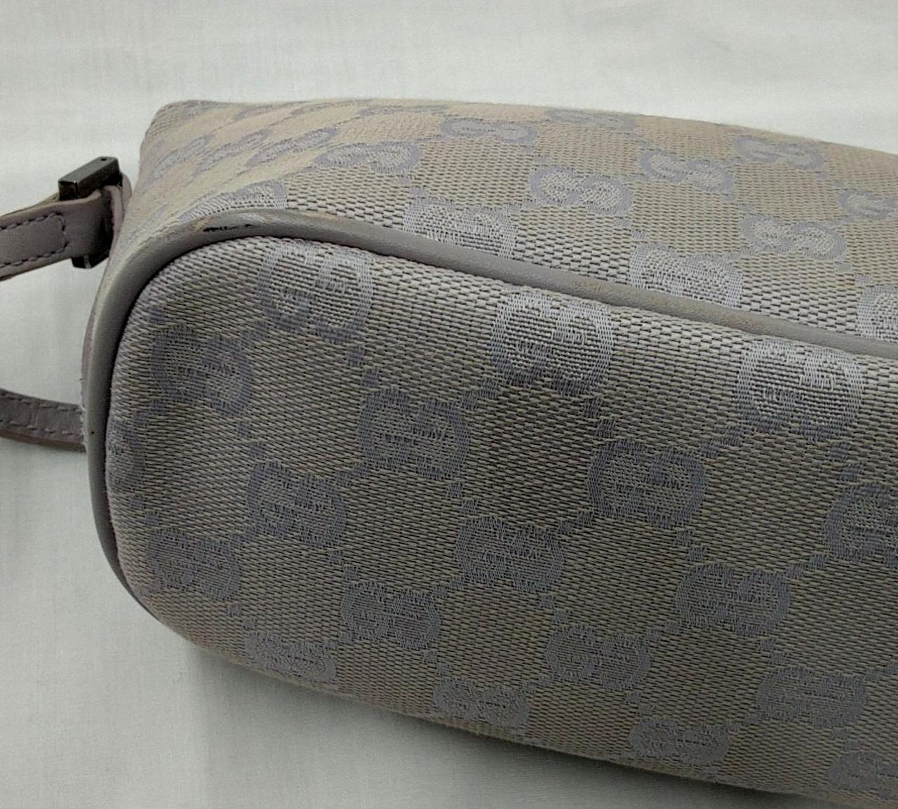 革剥がれあり。