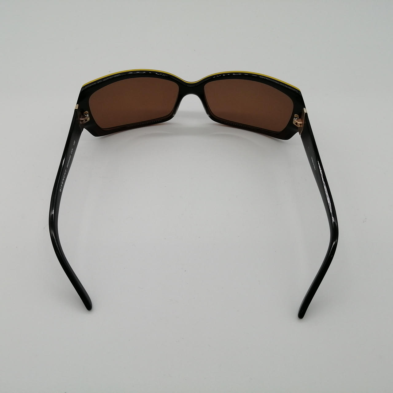 GIVENCHY サングラス ケース付き。ヴィンテージ。超希少美品です。 GIVENCHY Life 昭和レトロサングラス ケース付き - メルカリ