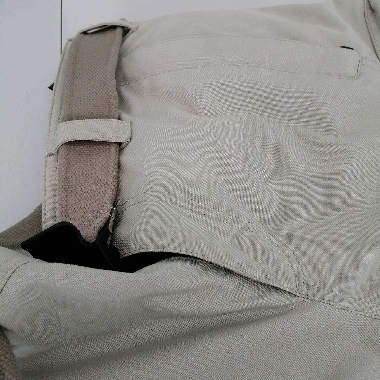 ベルト、パンツのウエスト部分、色焼けあり