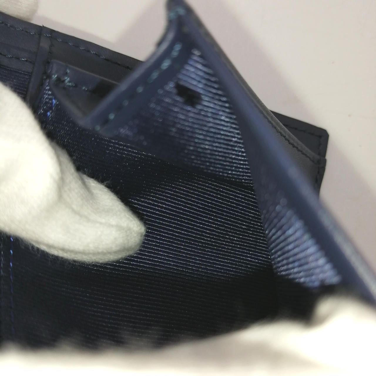 画像上部に黒いシミがあります。