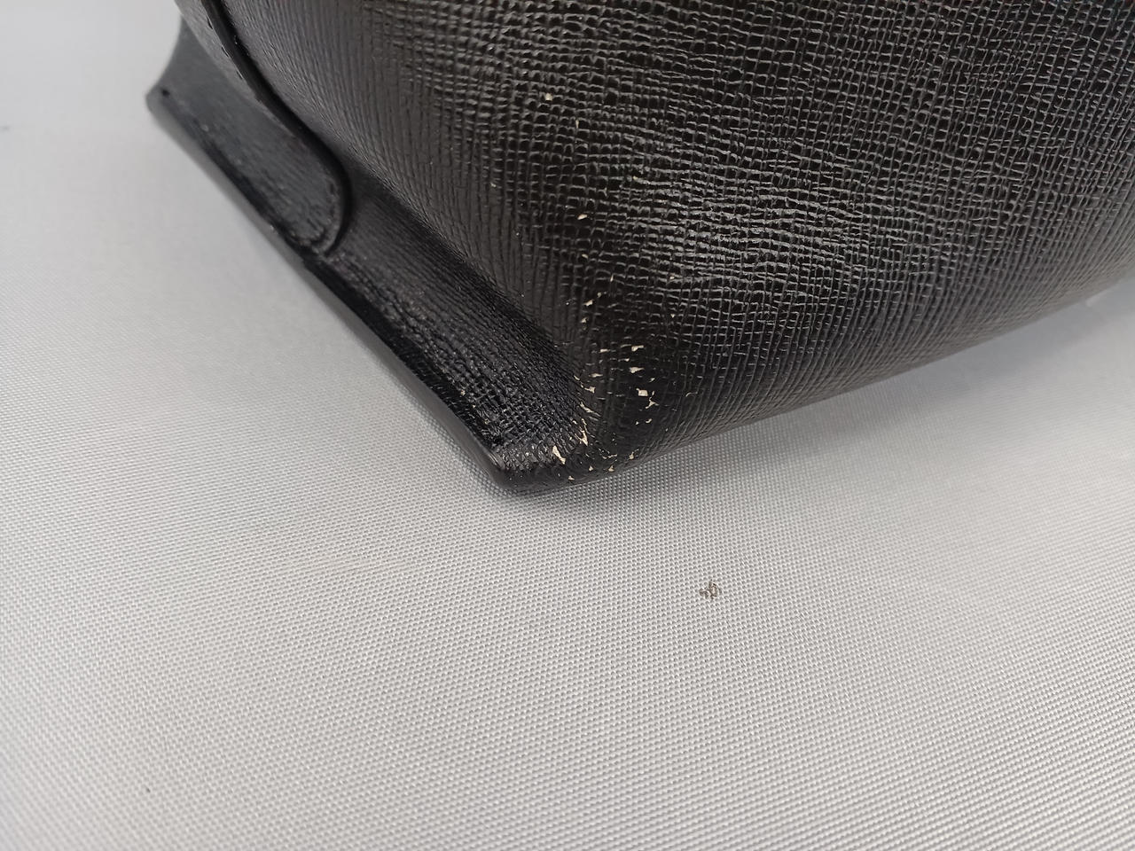 底スレキズあり