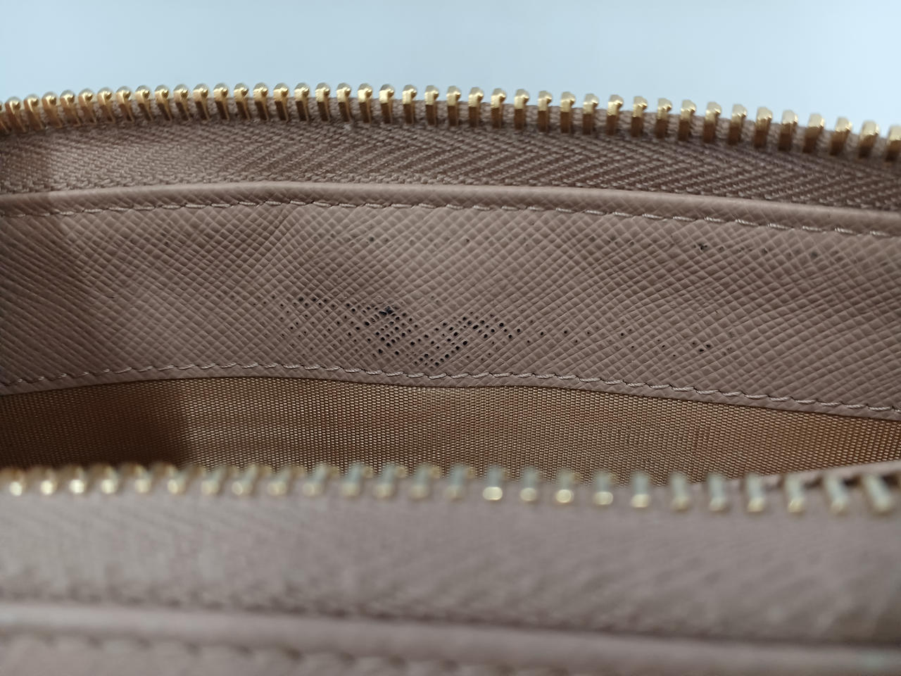 財布中汚れあり