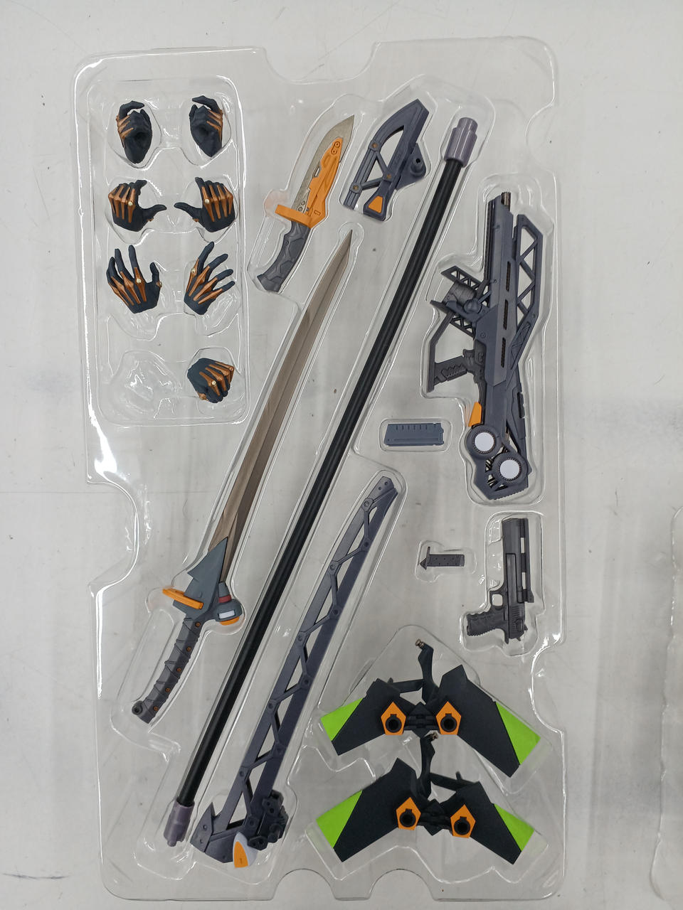 拳パーツ一つ欠品しています。