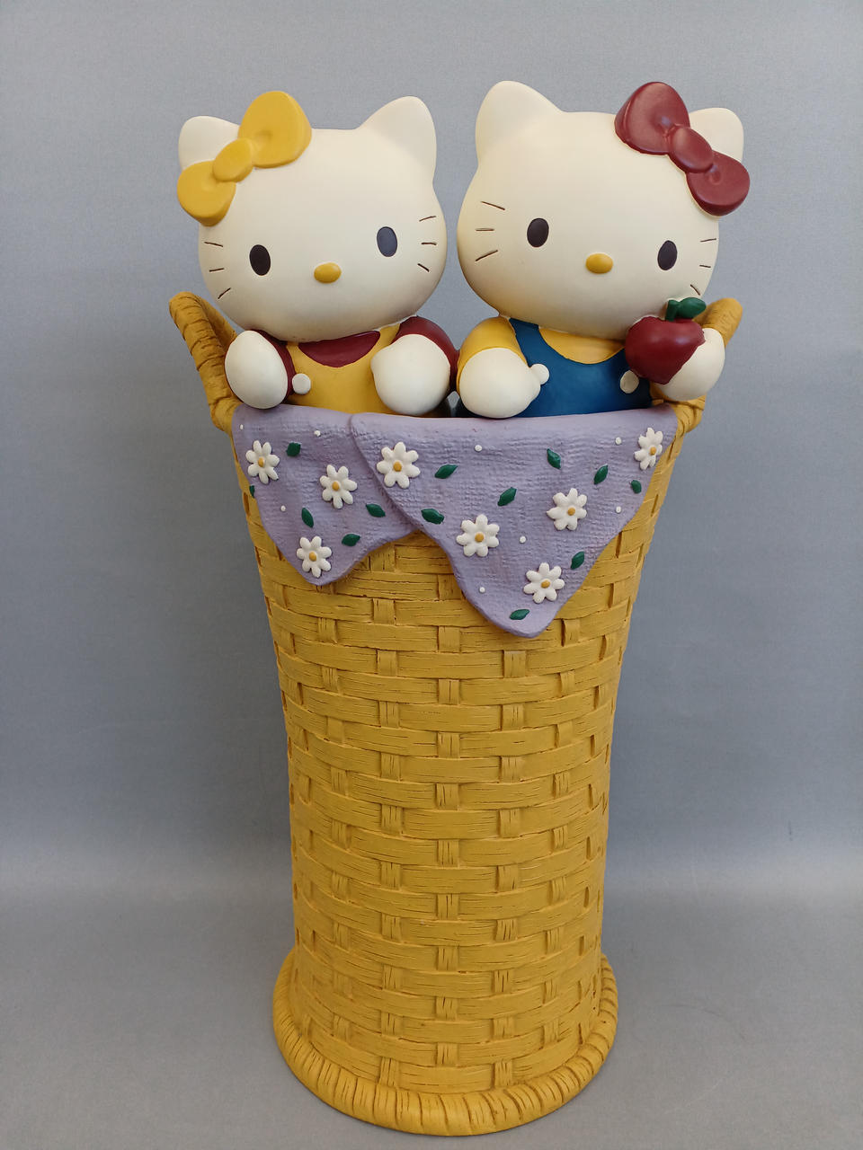 全体的に細かい塗装剥がれあります。