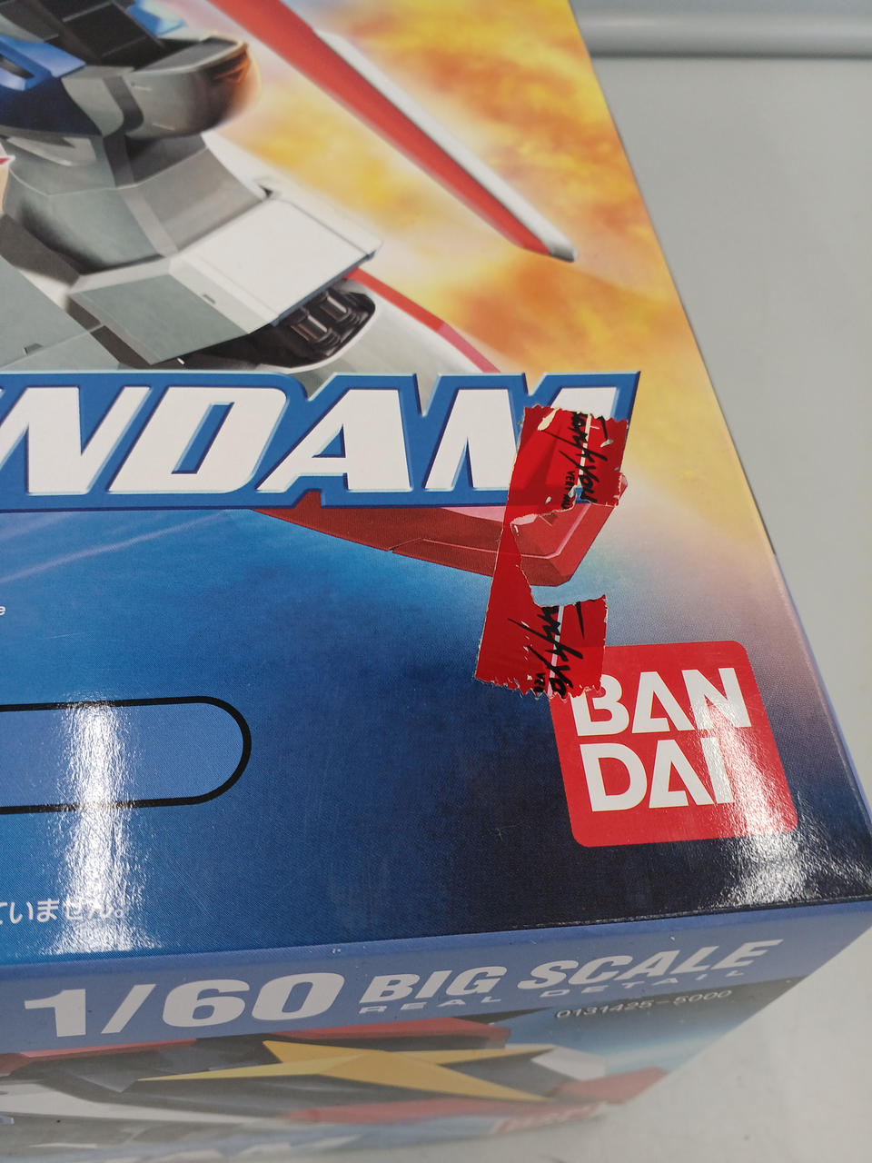 シール跡あります。