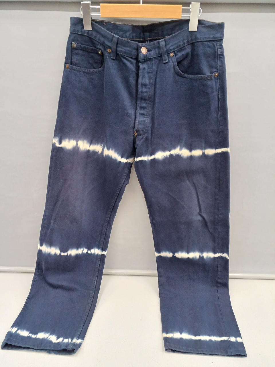 全体的に黄ばみやシミ有り