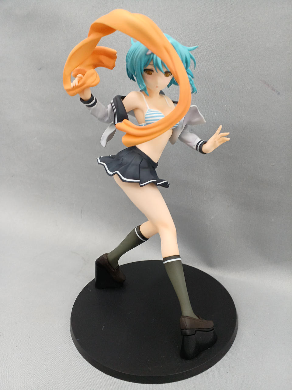全体的にスレ、色褪せあります。