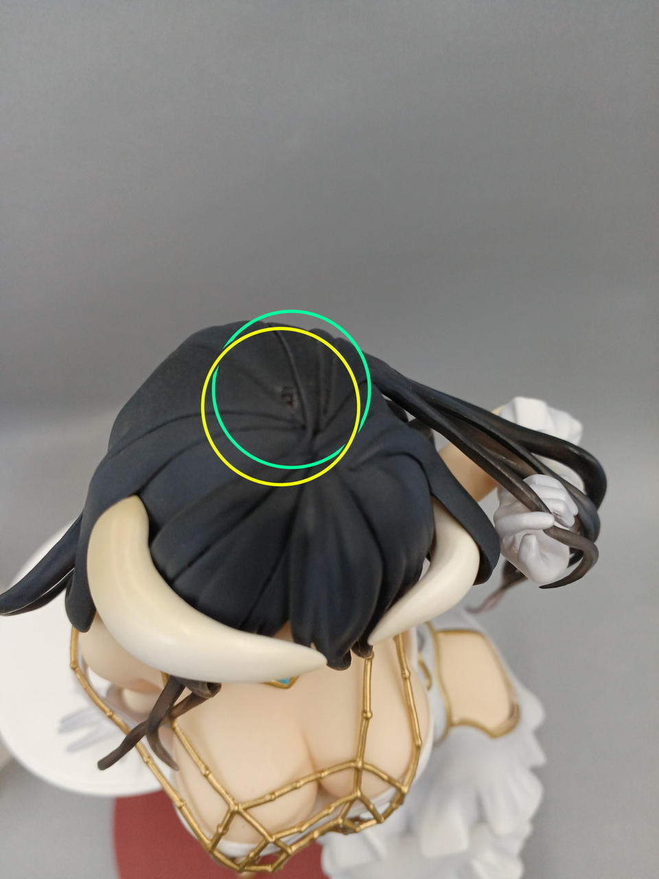 髪の毛破損あり。