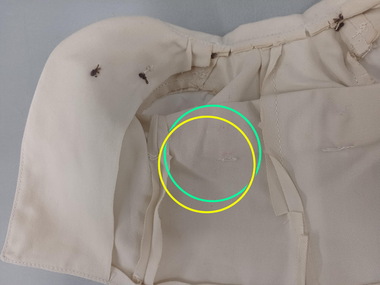 赤い色移りあります。
