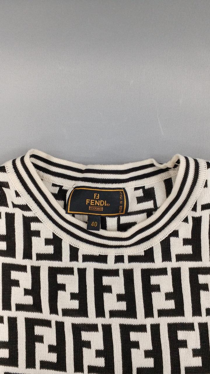 襟元黄色く変色しています。