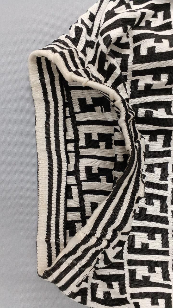 黄色く変色しています。