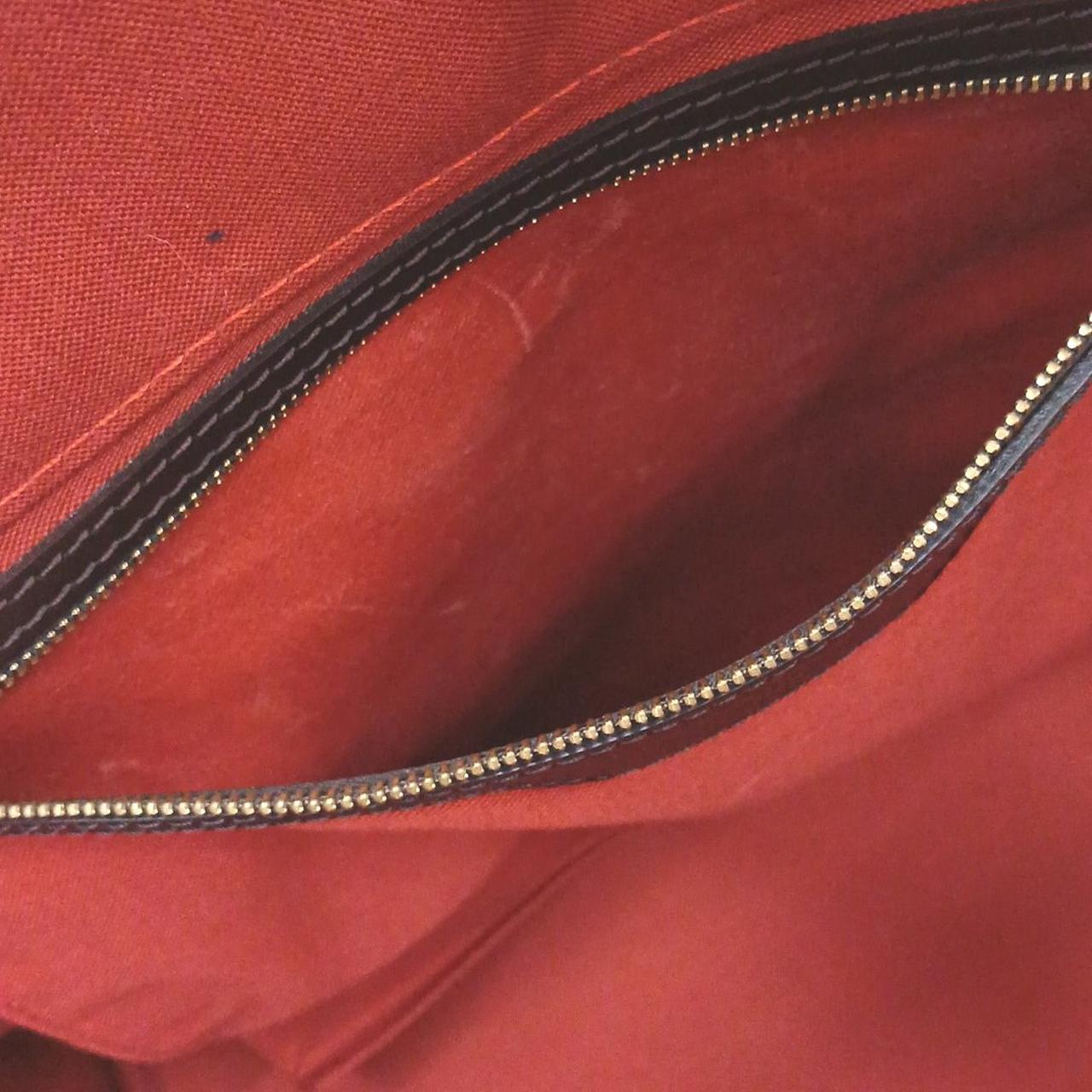 内ポケットにキズ有り