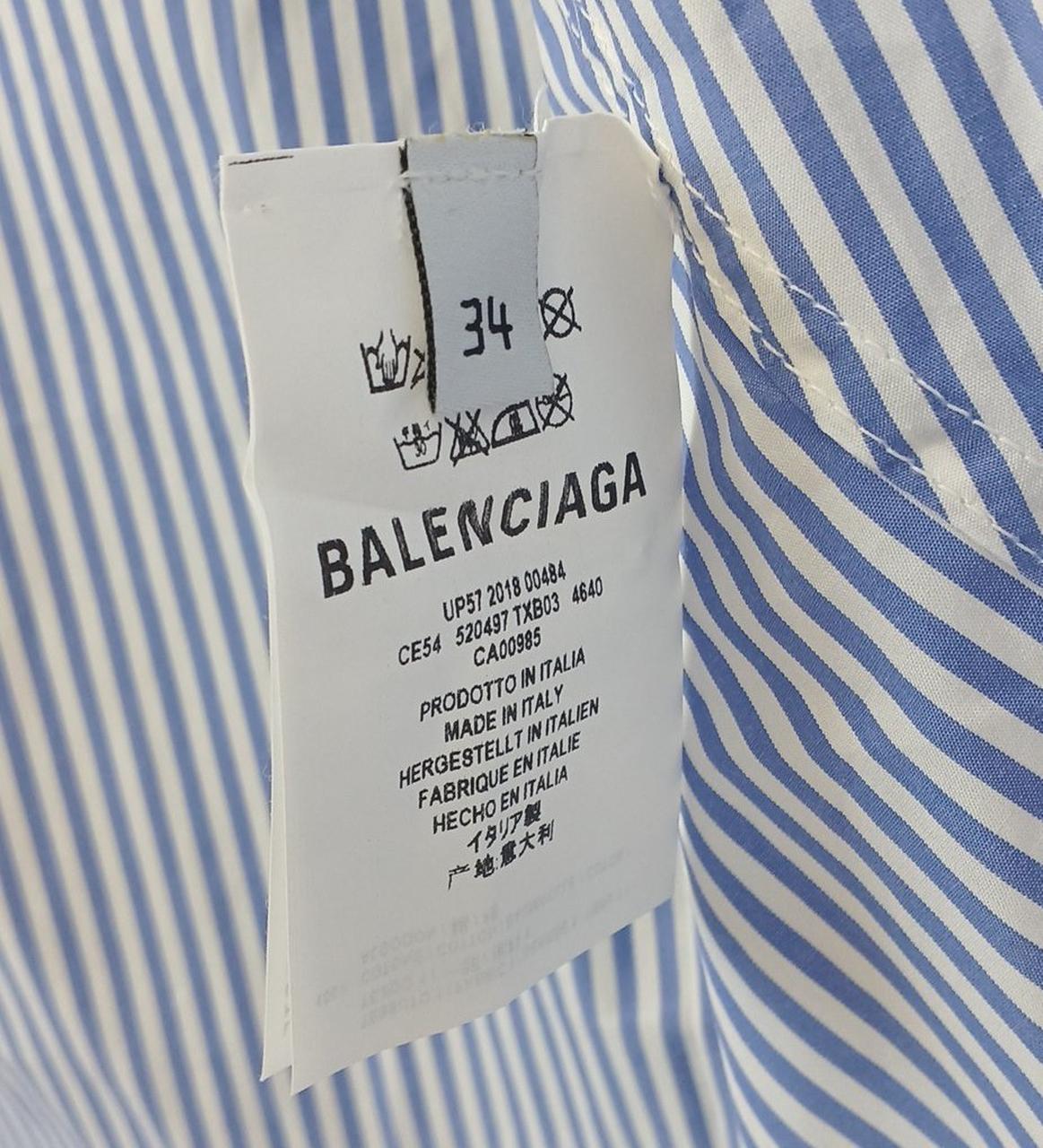 タグがとれかけています。