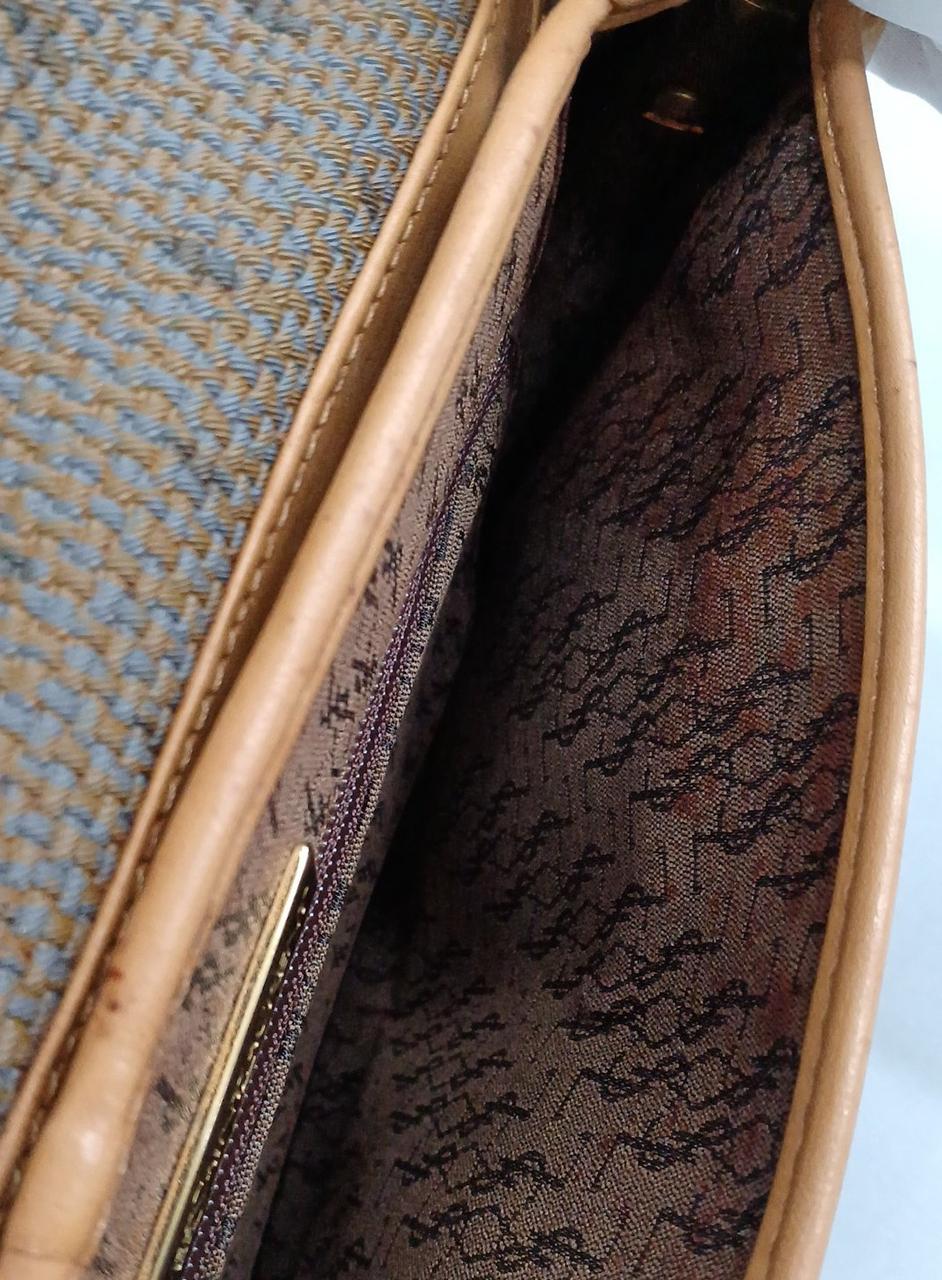 内側にシミ、ヨゴレ有り