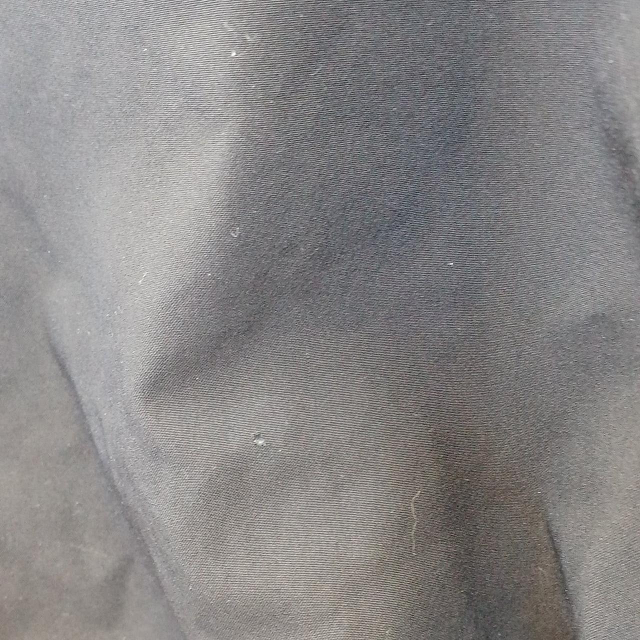 膝部分穴空いてる箇所有り