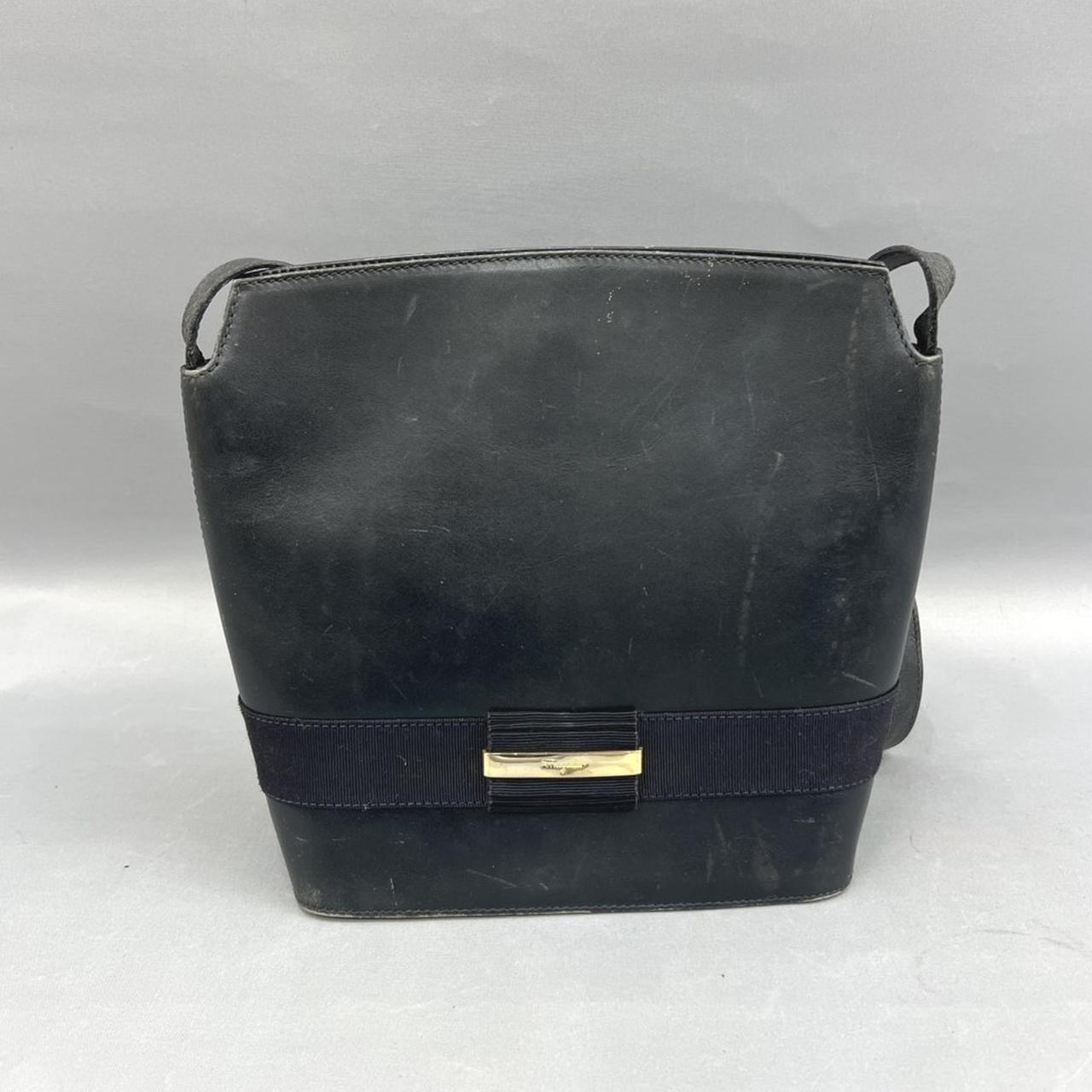 全体的にイタミ、キズが多いお品物です。