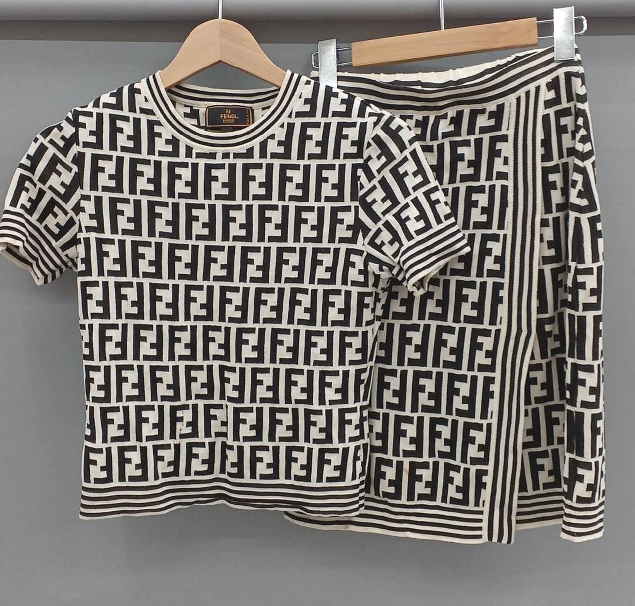 全体的に目立つシミ有り