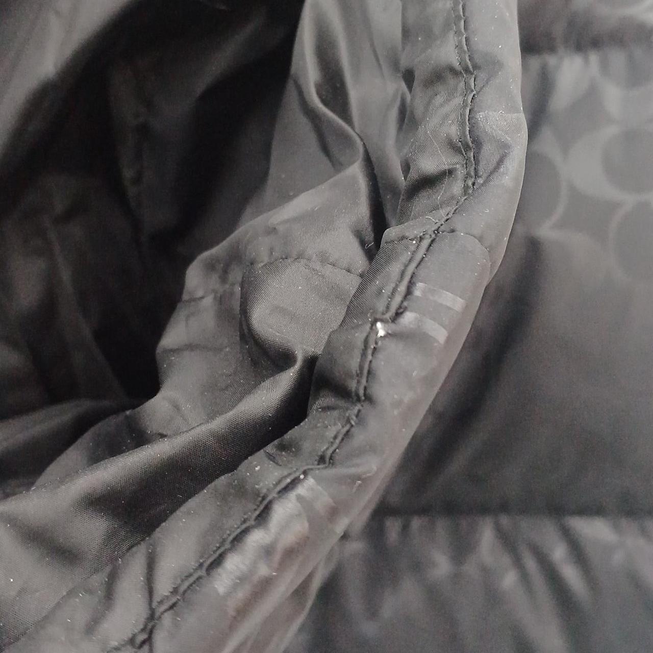 フードに小さな穴あき有り