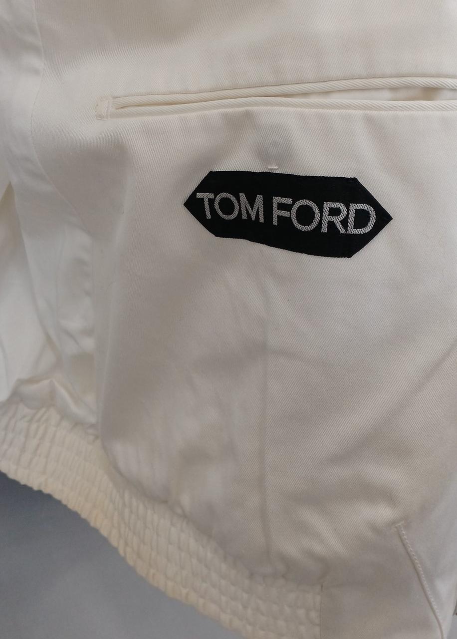 内側裾部分黄色く変色有り