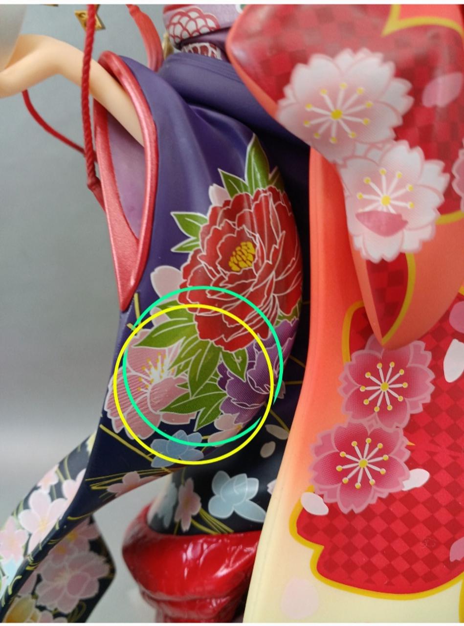 袖ベタつきあります。