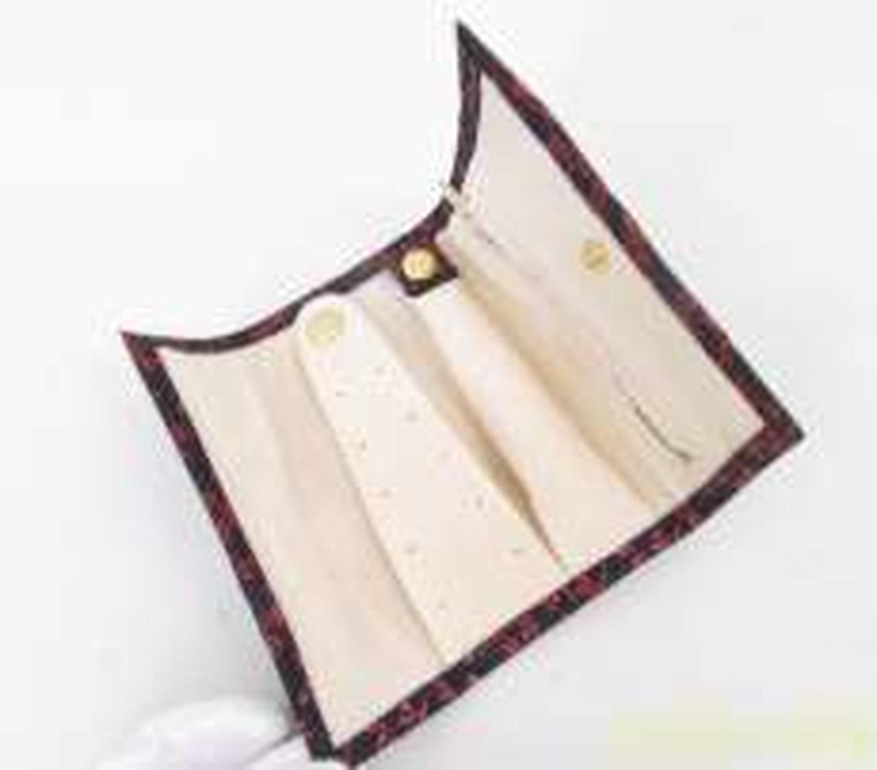 ピアス5組、リングフック、ファスナーポケ