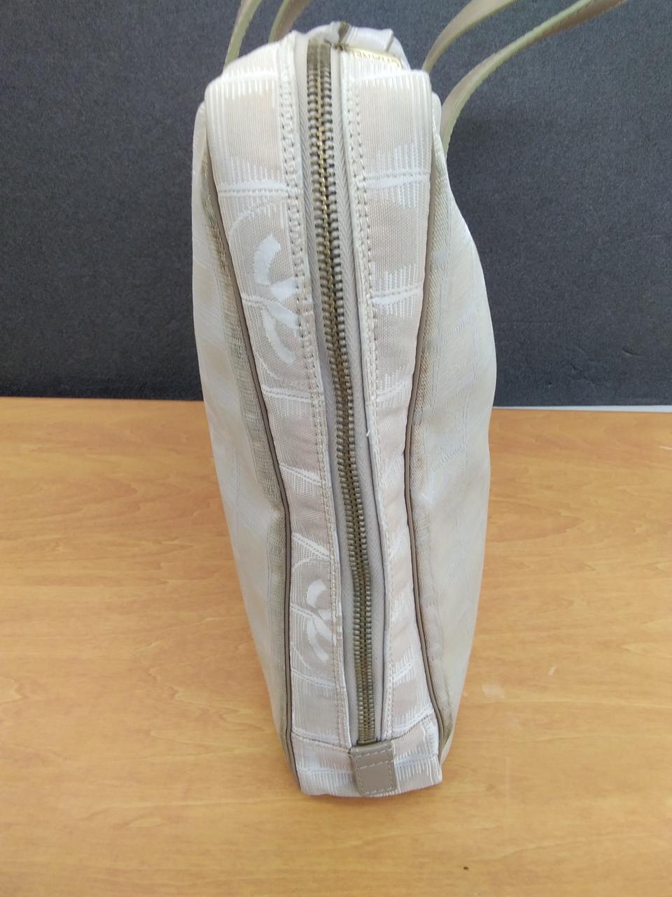 こちらの側面、布の繋ぎ部分汚れ目立ちます