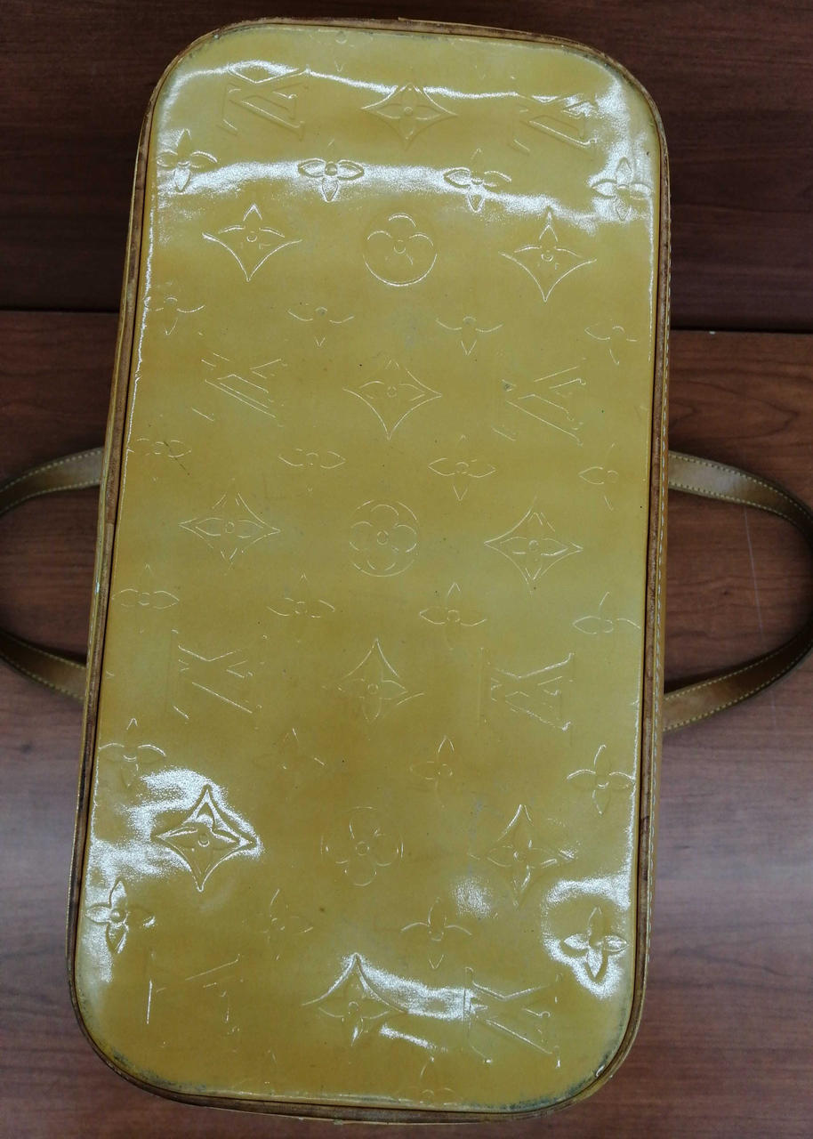 角スレ汚れ色褪せ、あります。