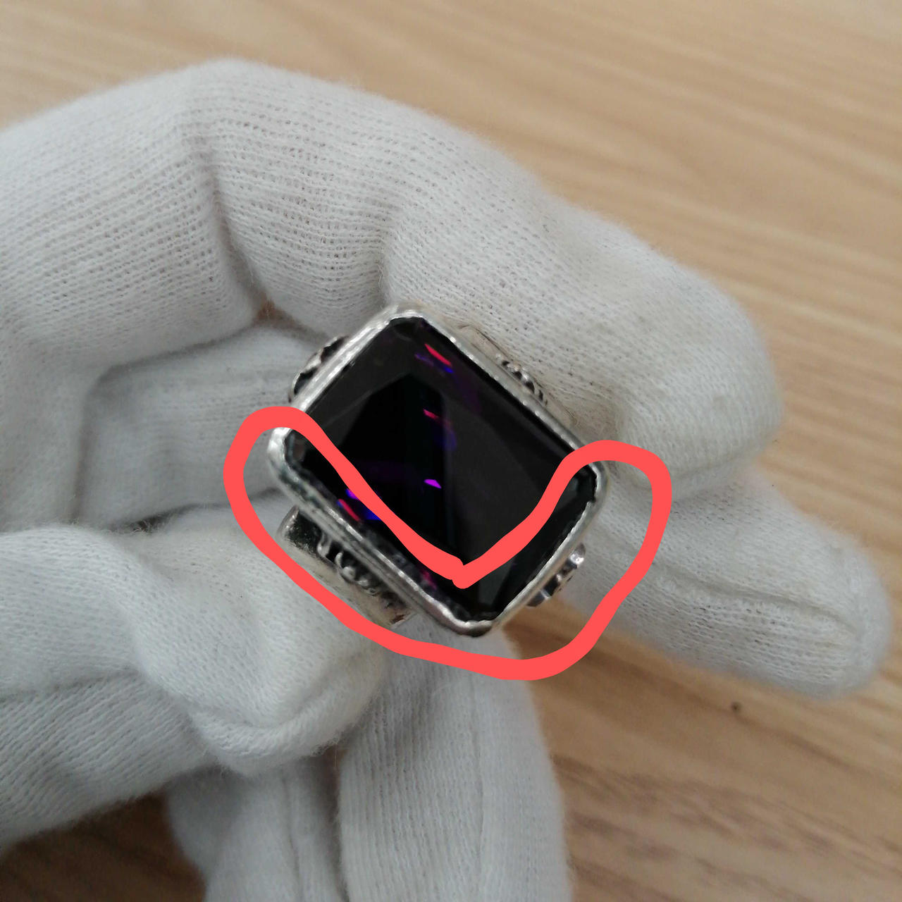 汚れ？か詰まっています。