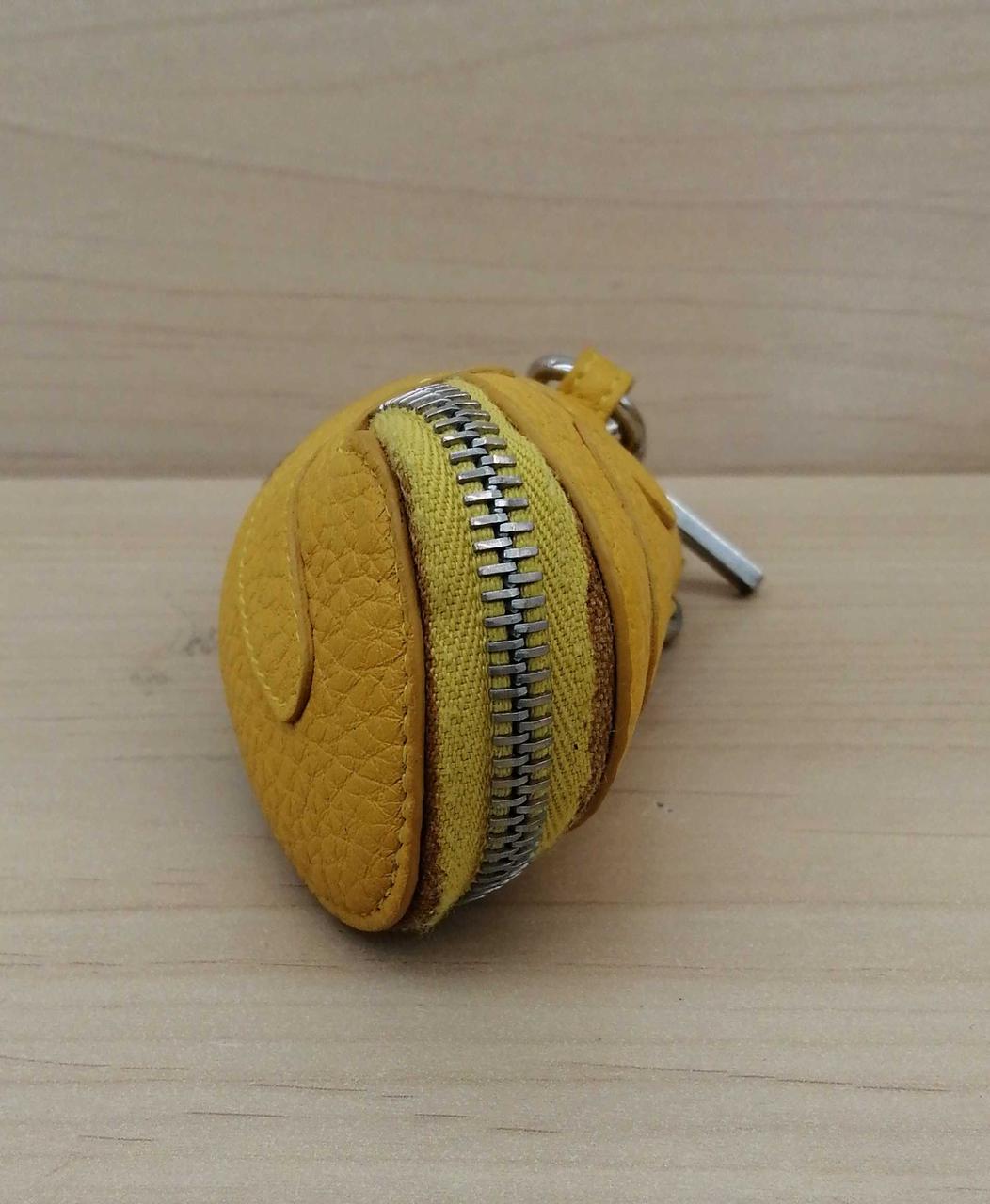 シミ汚れ有ります。