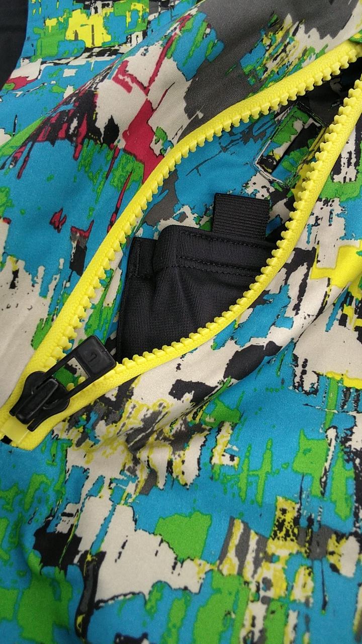 左上ポケット内側